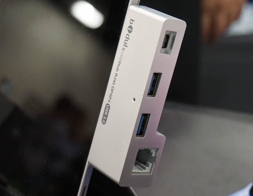 Bidul предлагает аксессуар за $45, который дает владельцам планшета Surface Pro 4 порт Ethernet